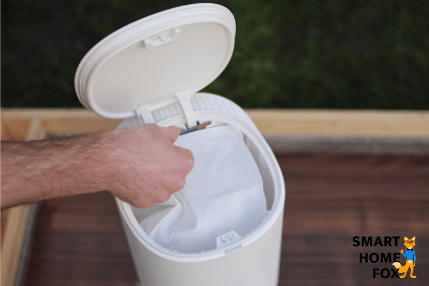 Replacing the dust bag in the auto-empty dock of the Ecovacs Deebot N8